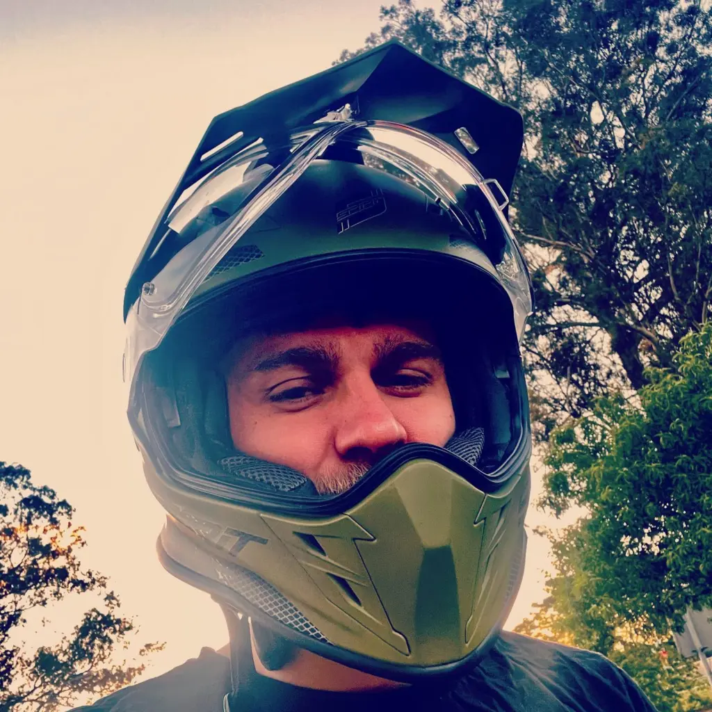 Photo by Jean Claude Murphy: Helmet on.
