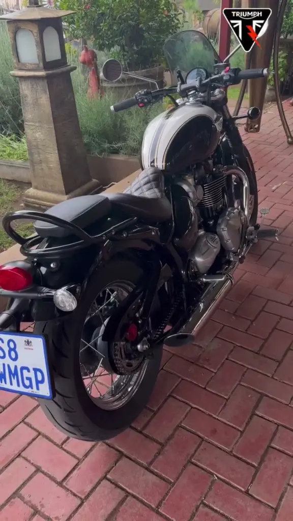 Photo by Jean Claude Murphy: A walk around the Speedmaster.