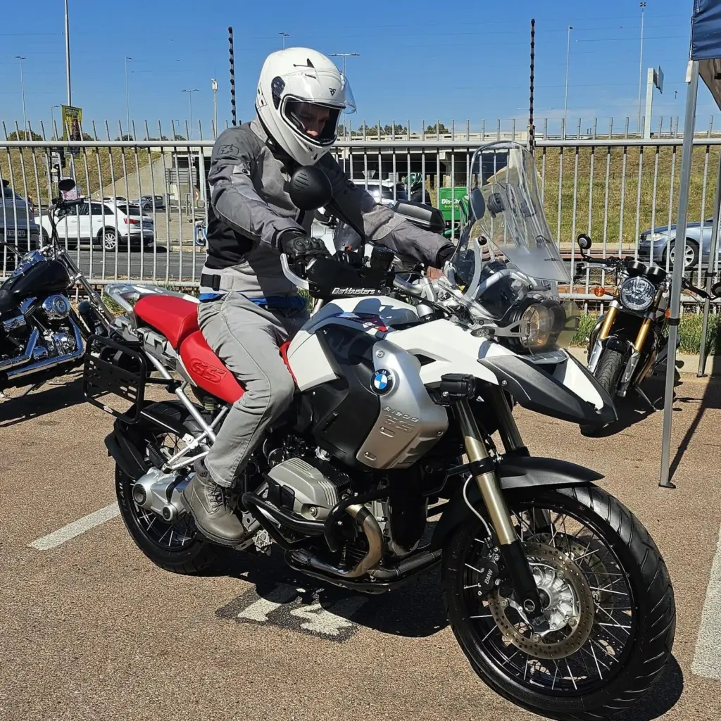 Photo by Jean Claude Murphy: Starting to miss the saddle.