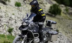 Rider on a BMW R 1200 GS Adventure with aluminium panniers on a mountain trail