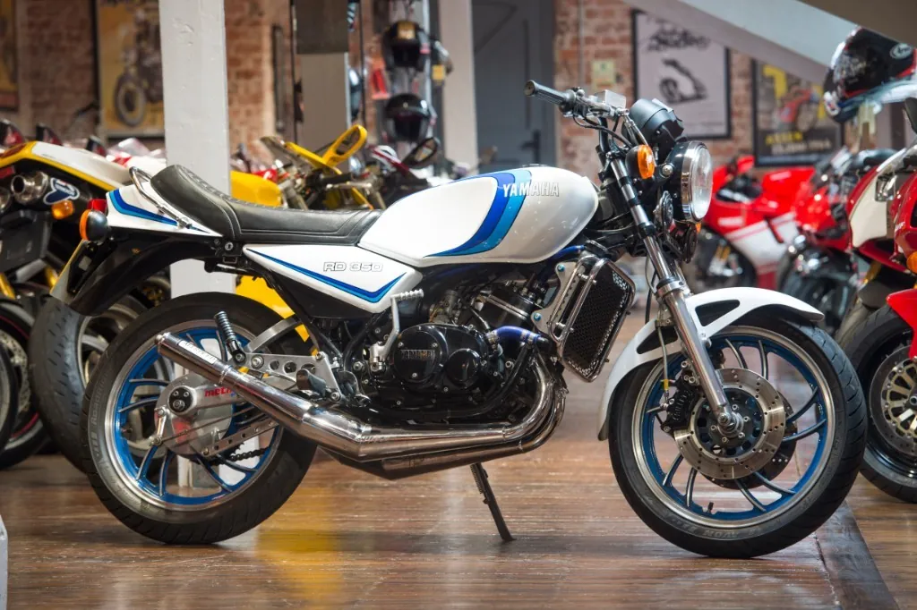 White and blue Yamaha RD350LC in a motorcycle showroom